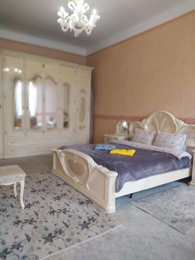 Світло Є! Історичний Центр! Appartement Kiev Buitenkant foto