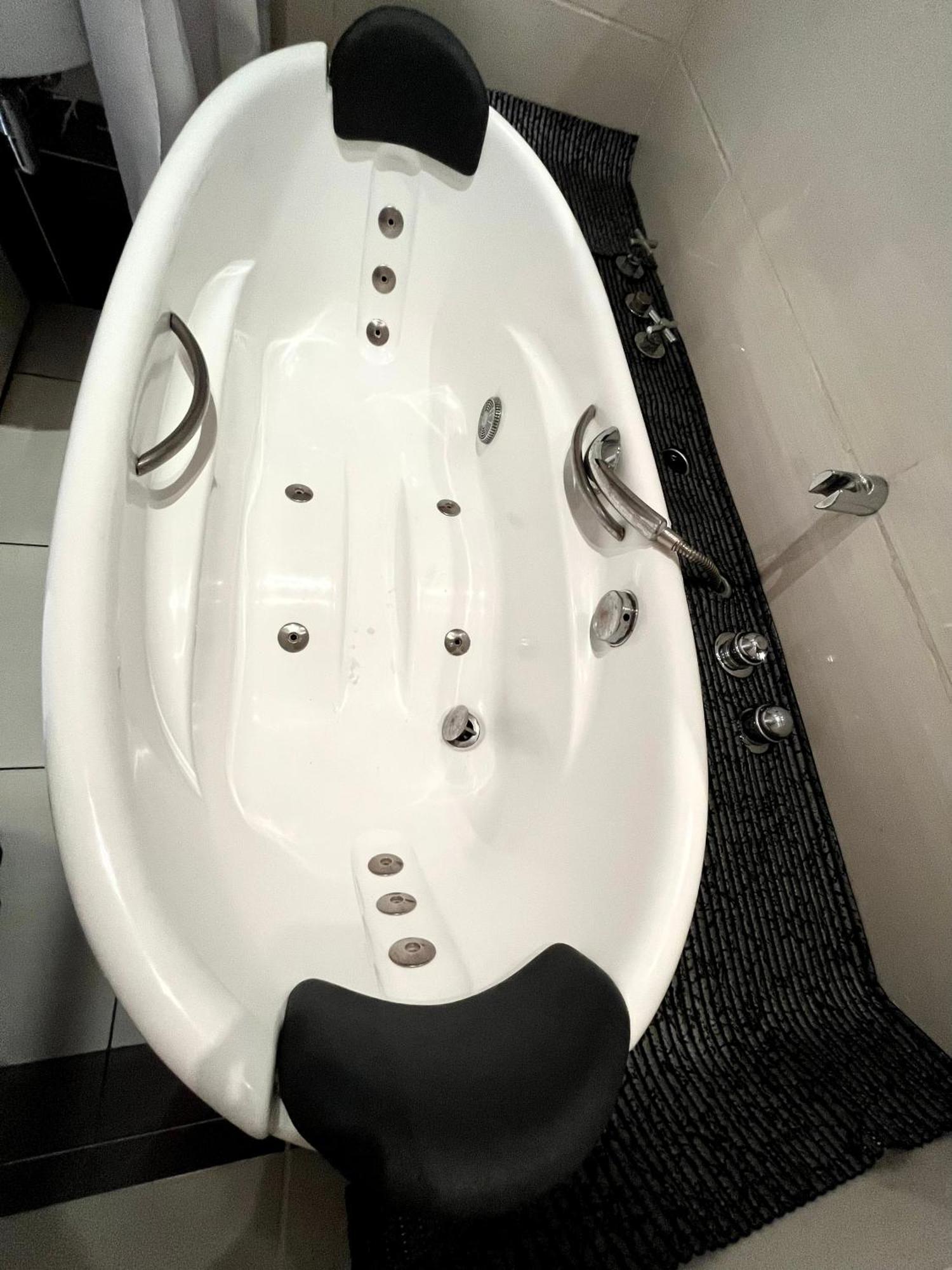 Світло Є! Історичний Центр! Appartement Kiev Buitenkant foto